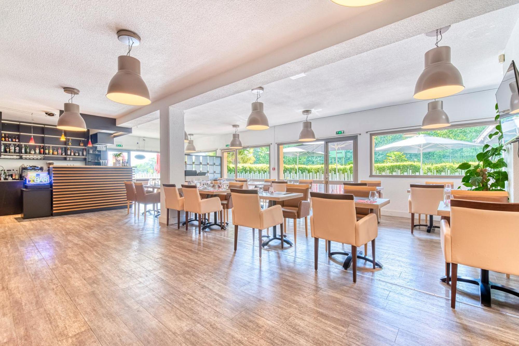 Atoll Hotel Logis Angers, Бокузе Экстерьер фото